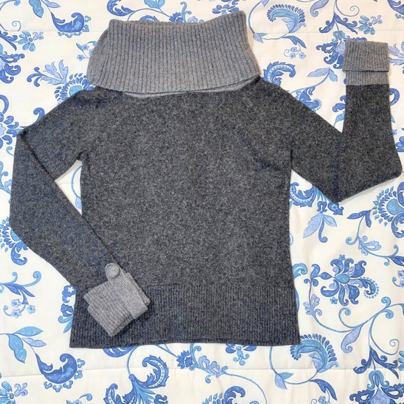 3/$25 Banana Republic Luxury Cashmere Blend Buttoned Cowl Neck Sweater Size XS - Picture 5 of 10